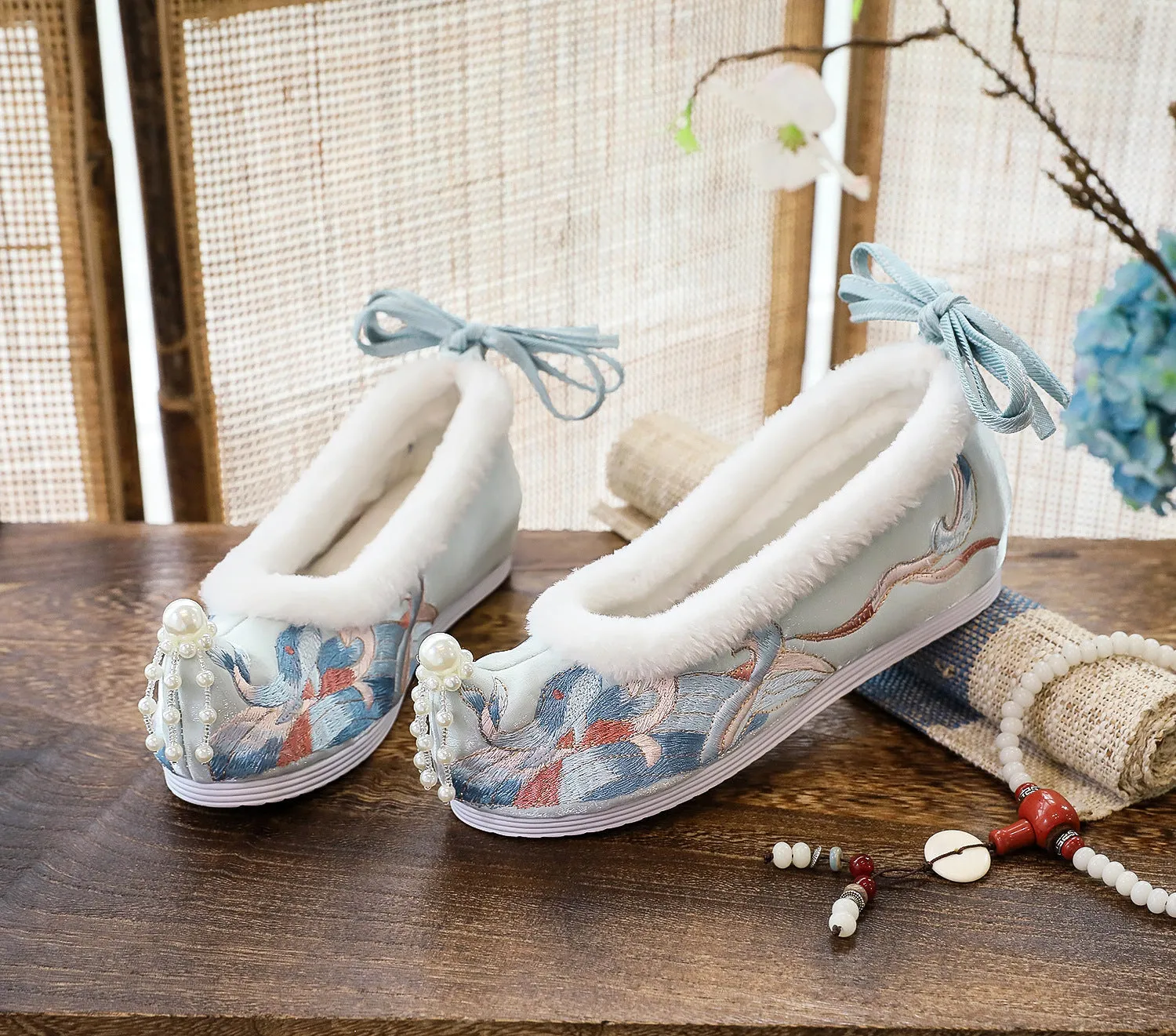 Ancient Style Invisible Elevated Embroidered Warped Canvas Shoes