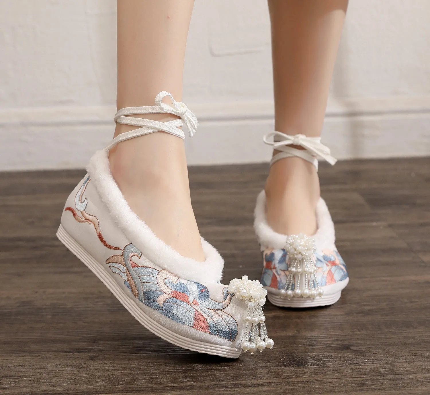 Ancient Style Invisible Elevated Embroidered Warped Canvas Shoes