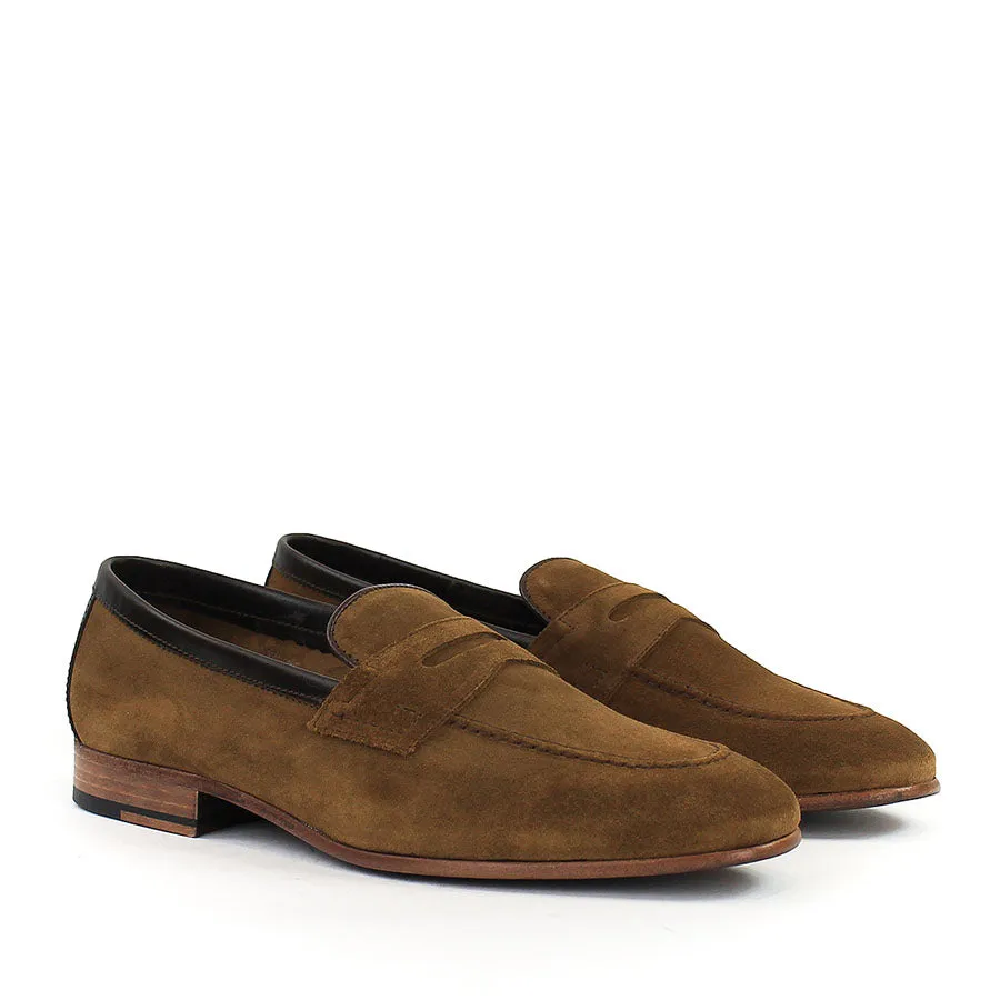 Loake - Darwin Loafers in Tan Suede