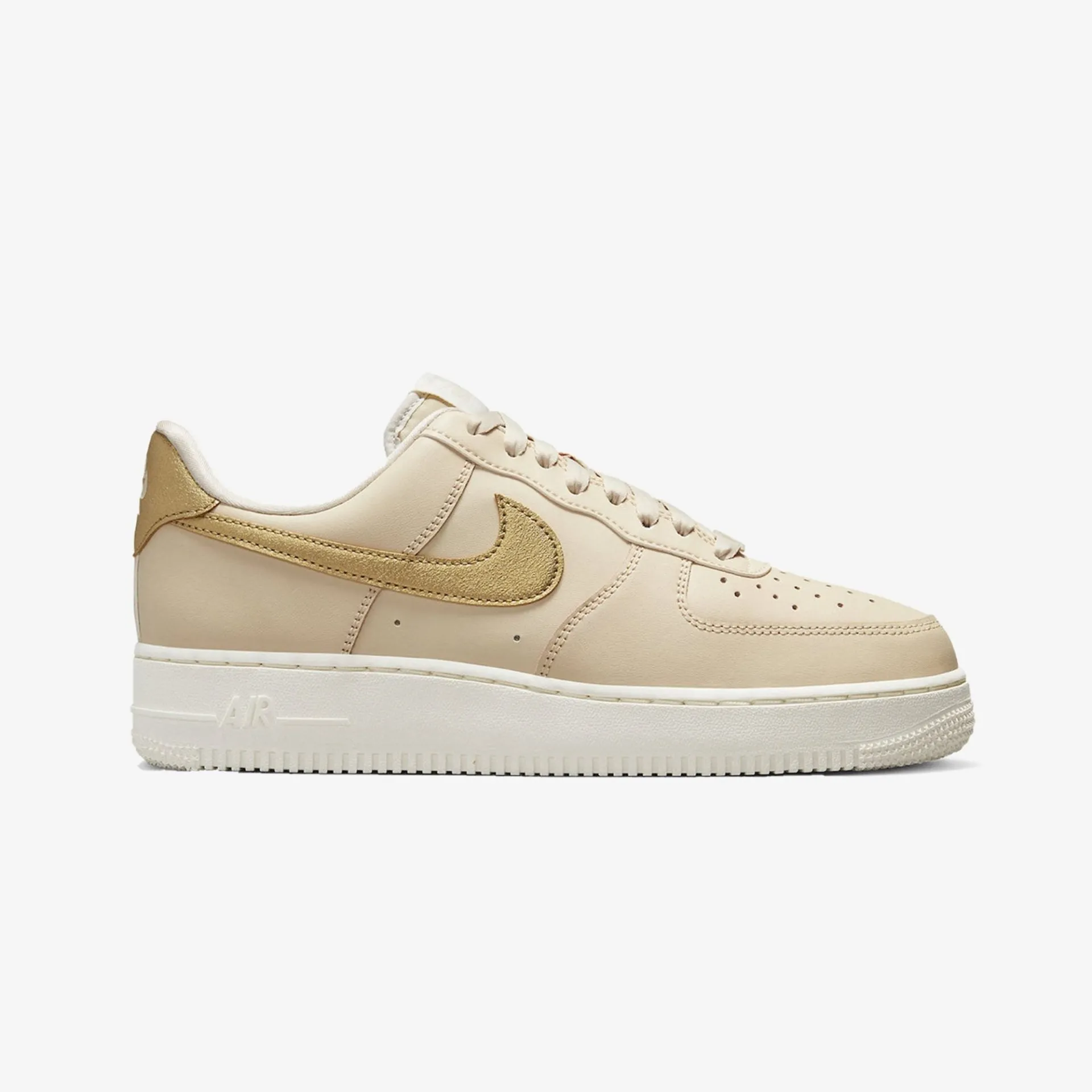 Nike | WMN'S AIR FORCE 1 '07 { BEIGE/GOLD